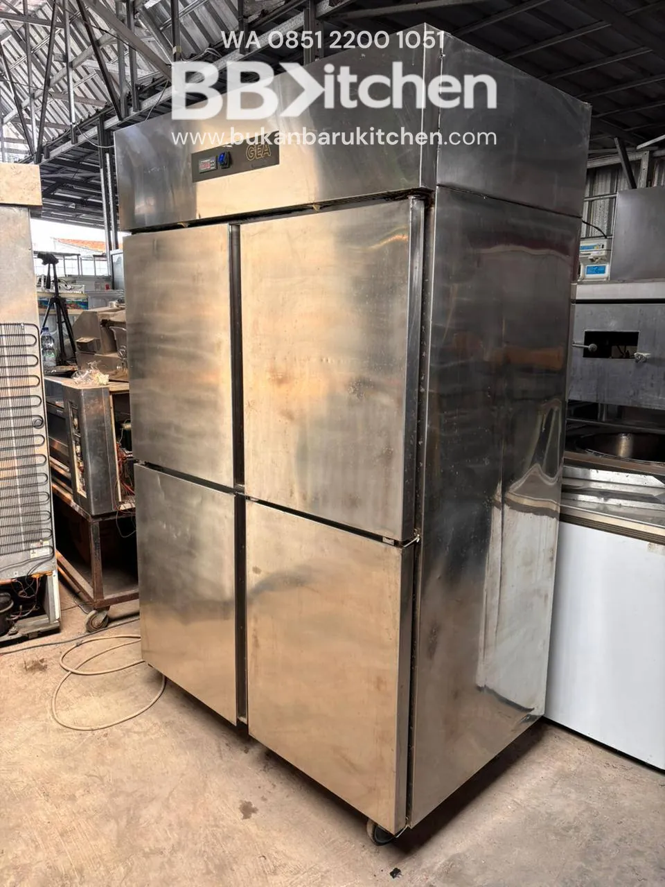 Upright Chiller 4 Pintu GEA Bekas